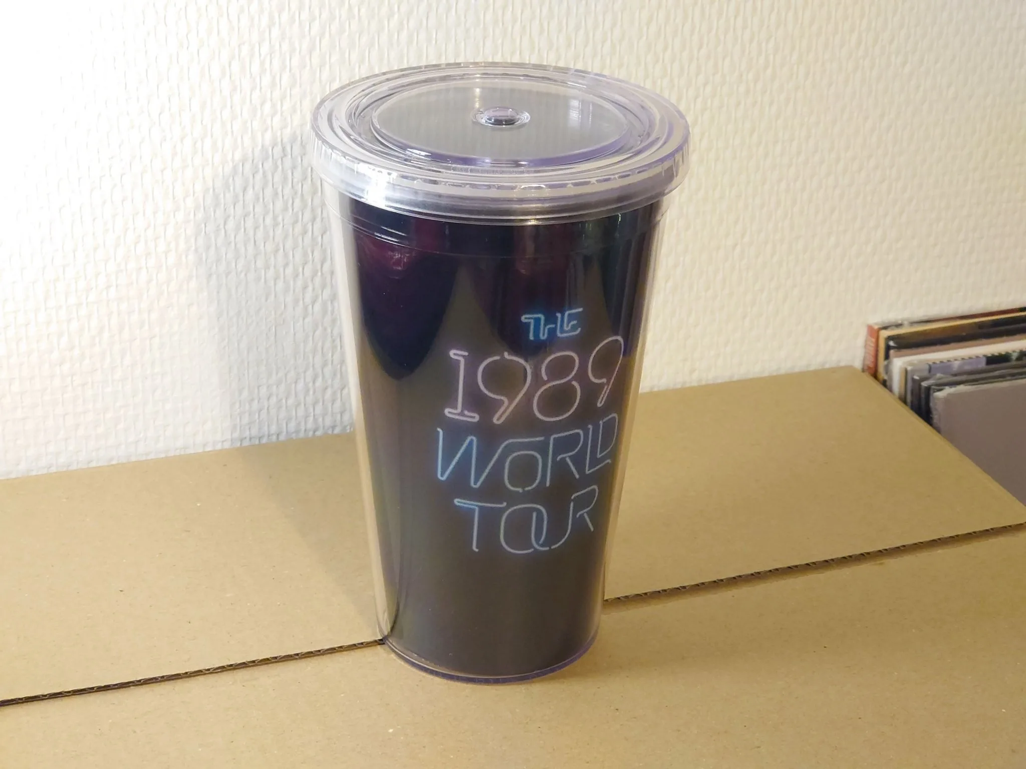 Taylor Swift 1989 World Tour mugg, 2015 begagnad vinyl online