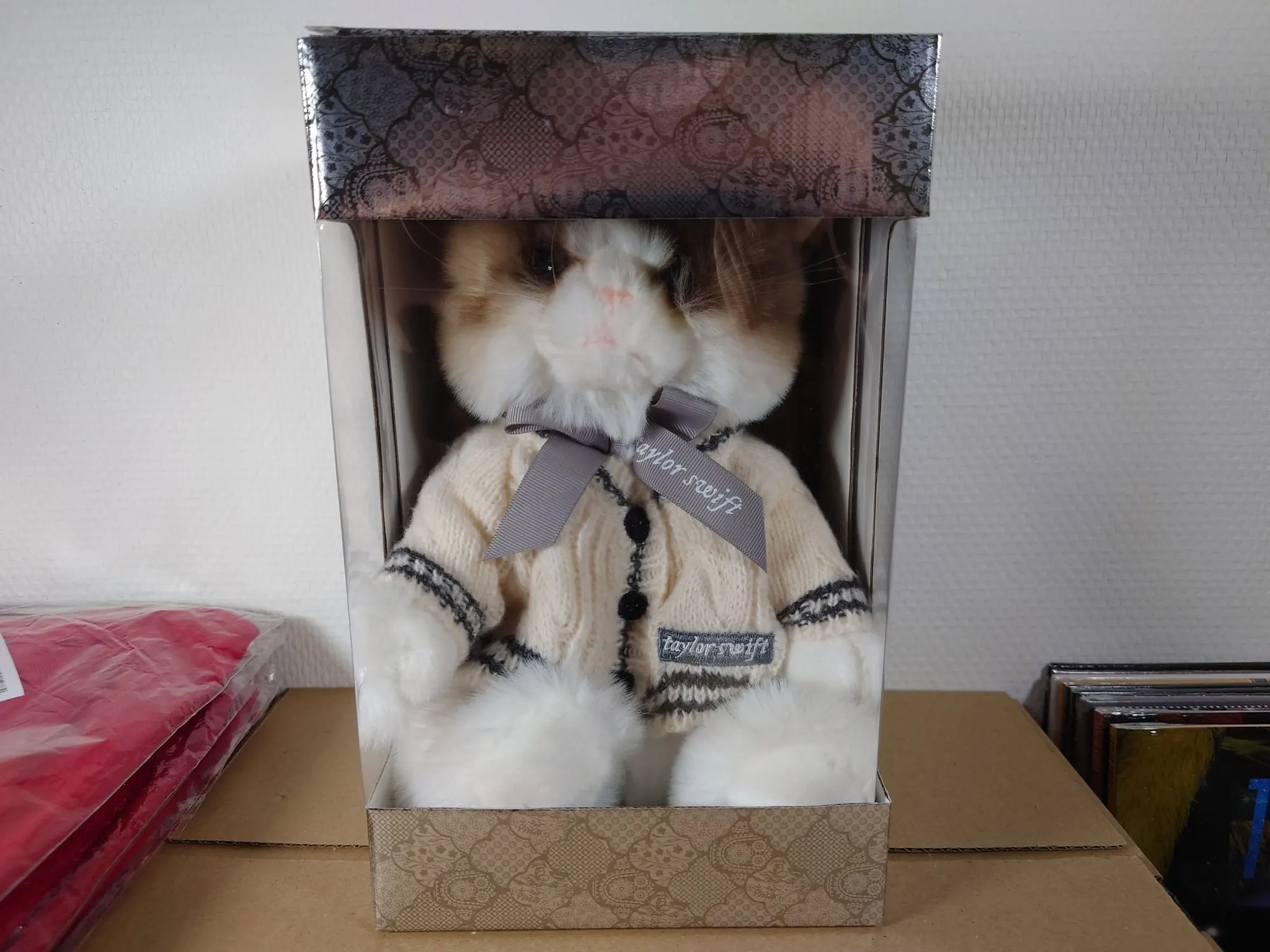 Taylor Swift Folklore Album Cardigan Plush Cat vinylskiva till salu