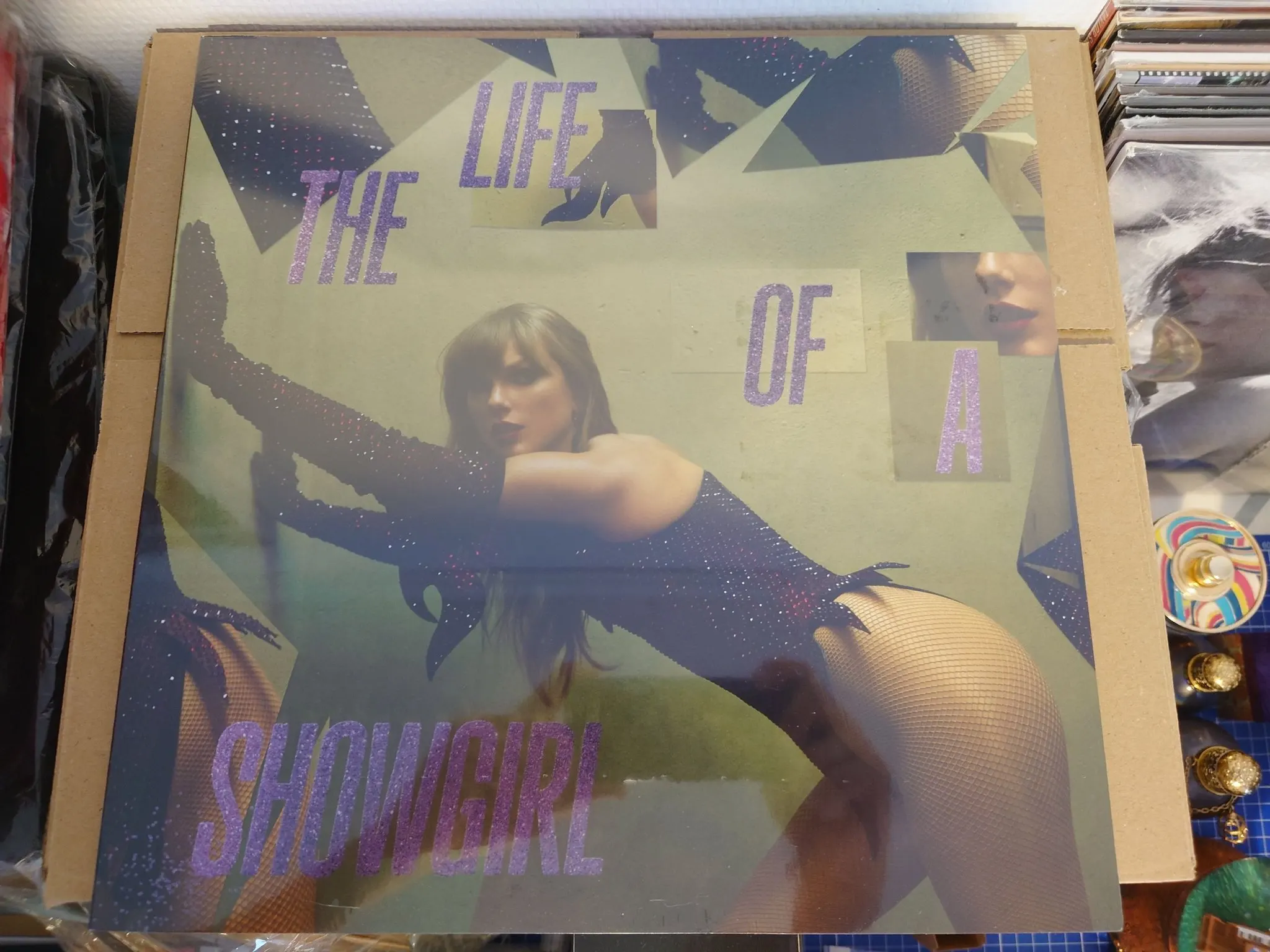 Taylor Swift - Life of a Showgirl: The Shiny Bug Edition vinylskiva till salu
