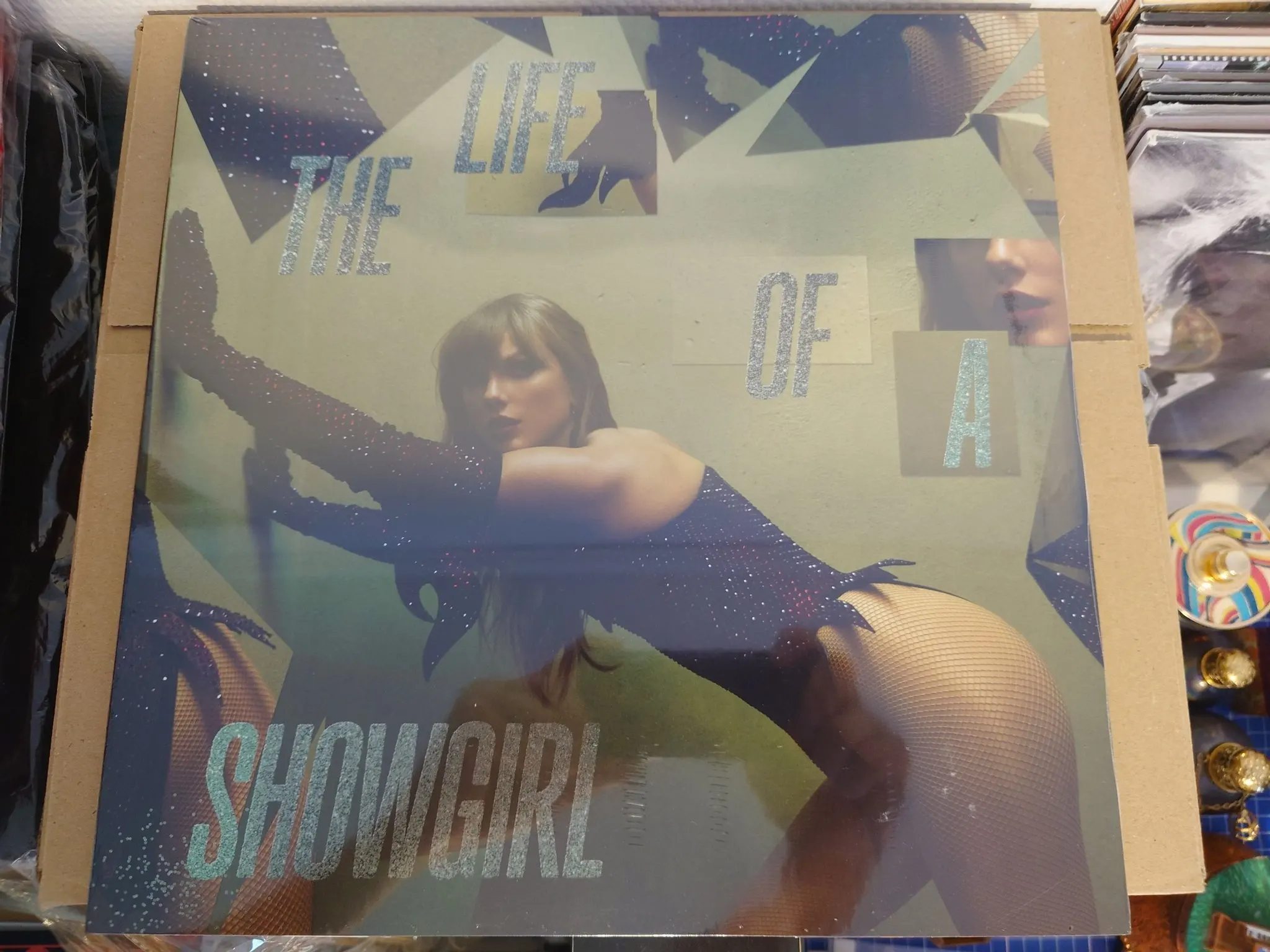 Taylor Swift - Life of a Showgirl: The Shiny Bug Edition vinylskiva till salu