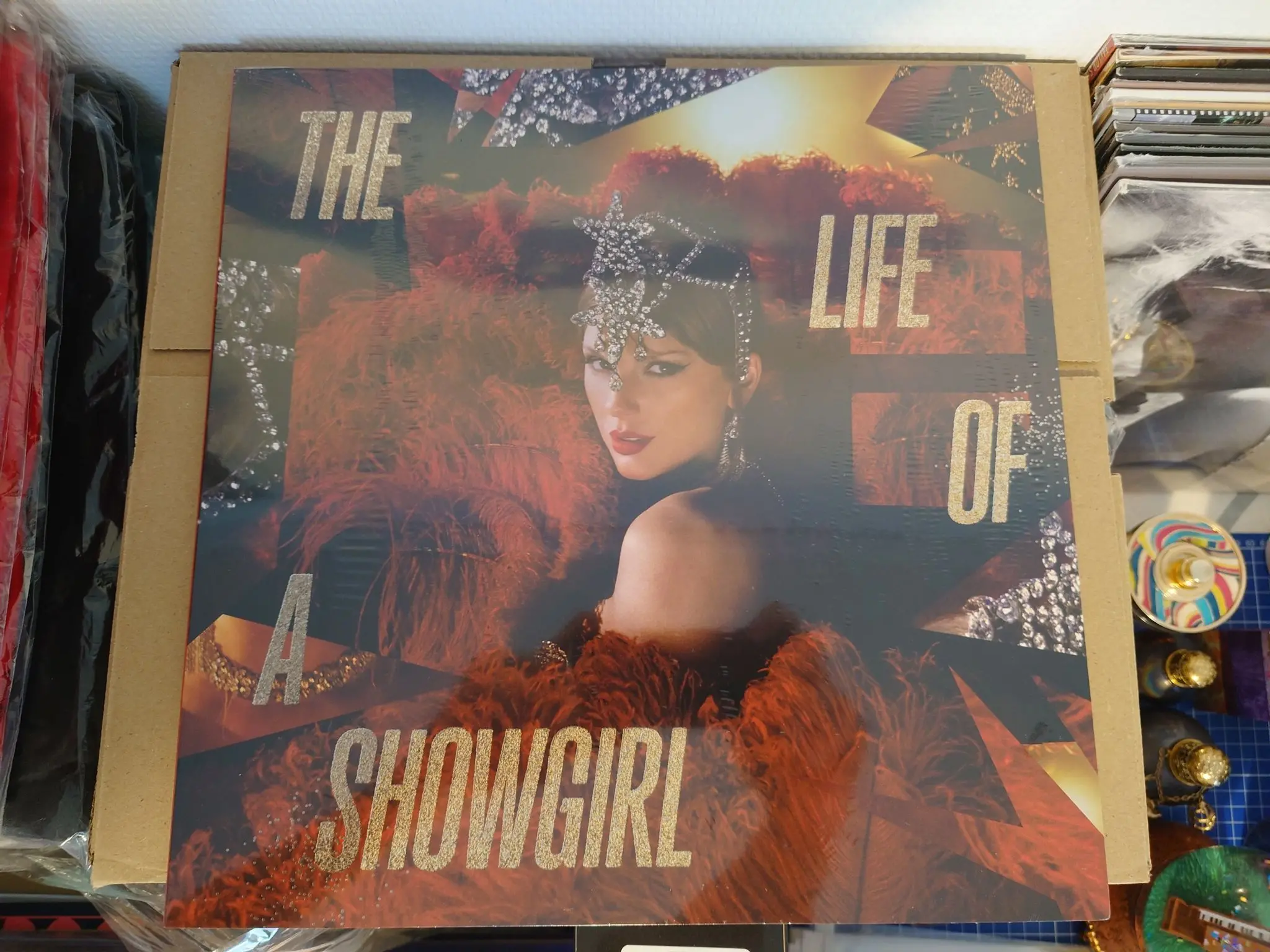 Taylor Swift - Life of a Showgirl: The Tiny Bubbles in Champagne Edition vinylskiva till salu