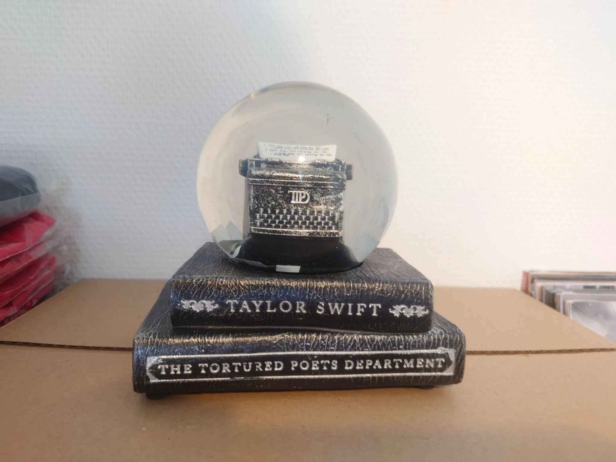 Taylor Swift - Snöglob - The Tortured Poets Department vinylskiva till salu
