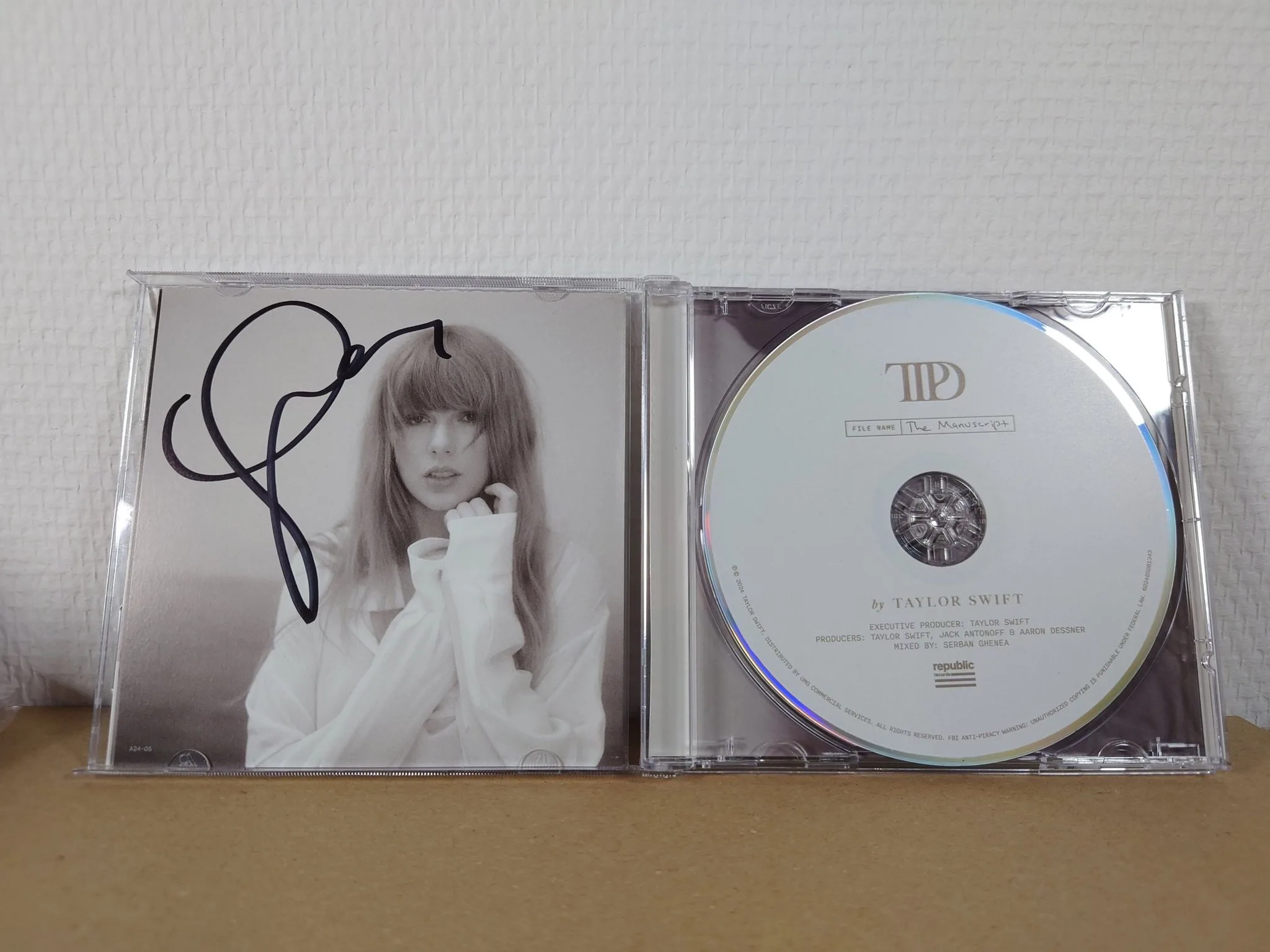 Taylor Swift - The Tortured Poets Department CD signerad vinylskiva till salu