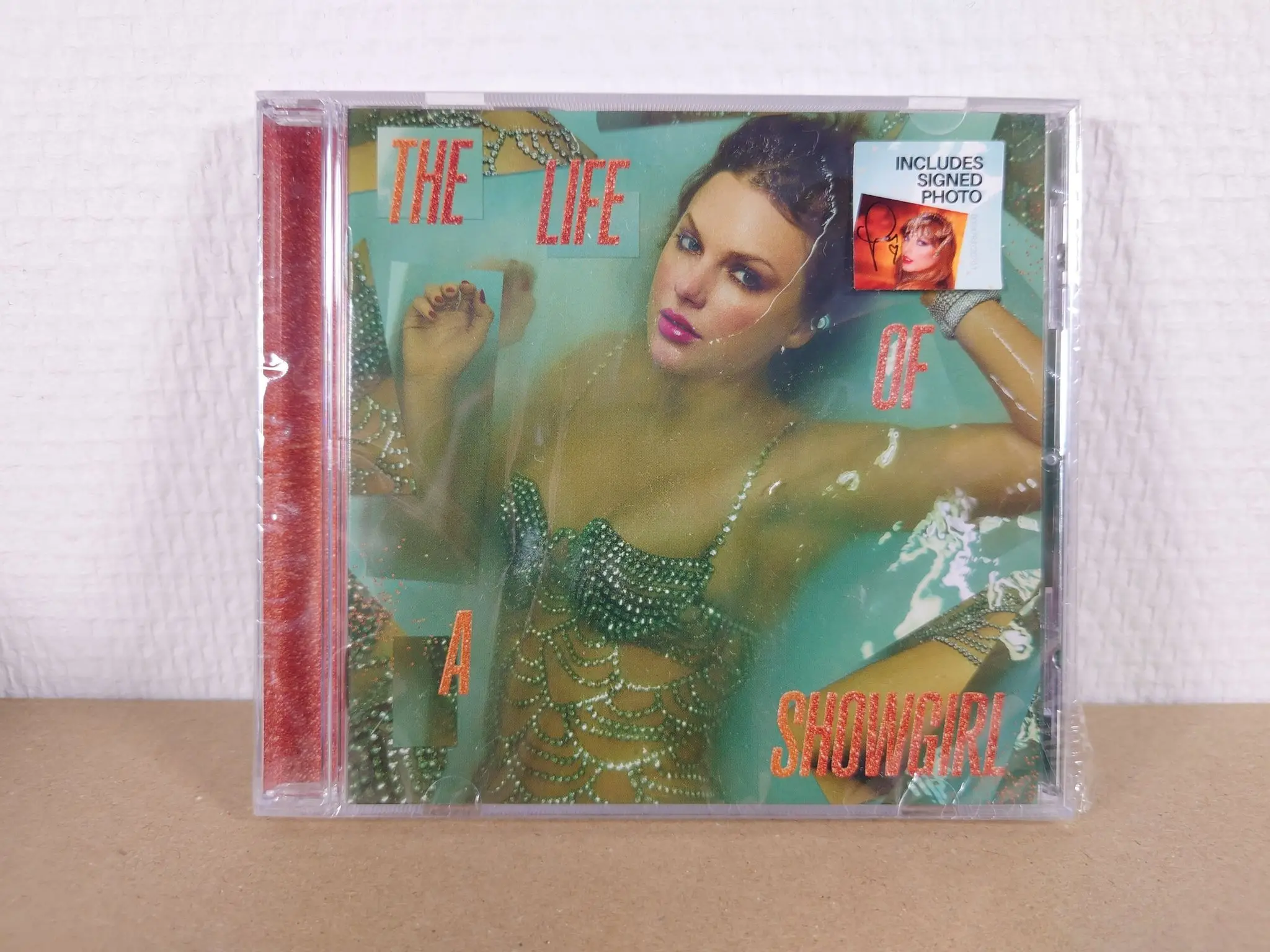 The Life of a Showgirl - CD Signerad #2 vinylskiva till salu