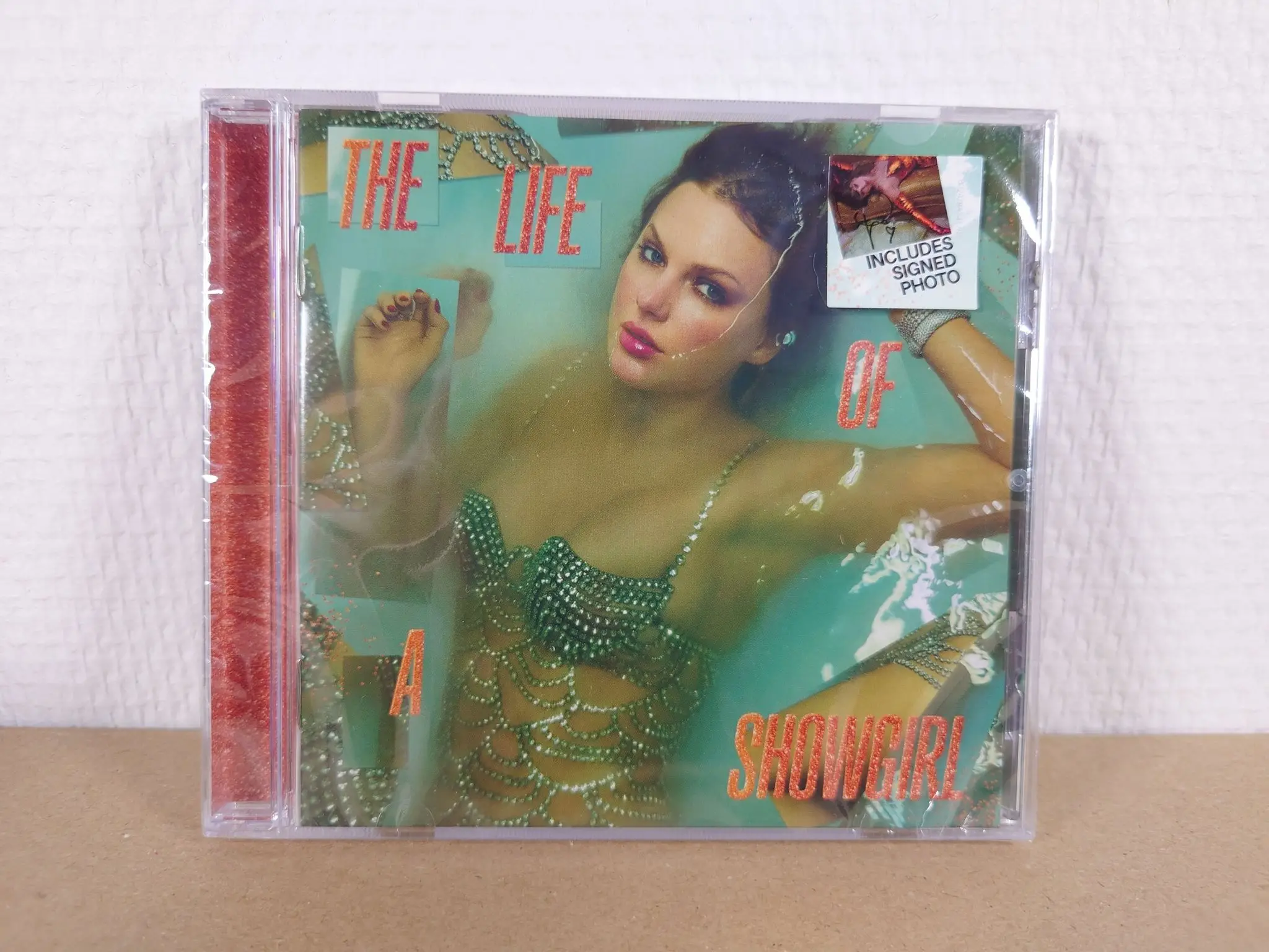 The Life of a Showgirl - CD Signerad #3 vinylskiva till salu