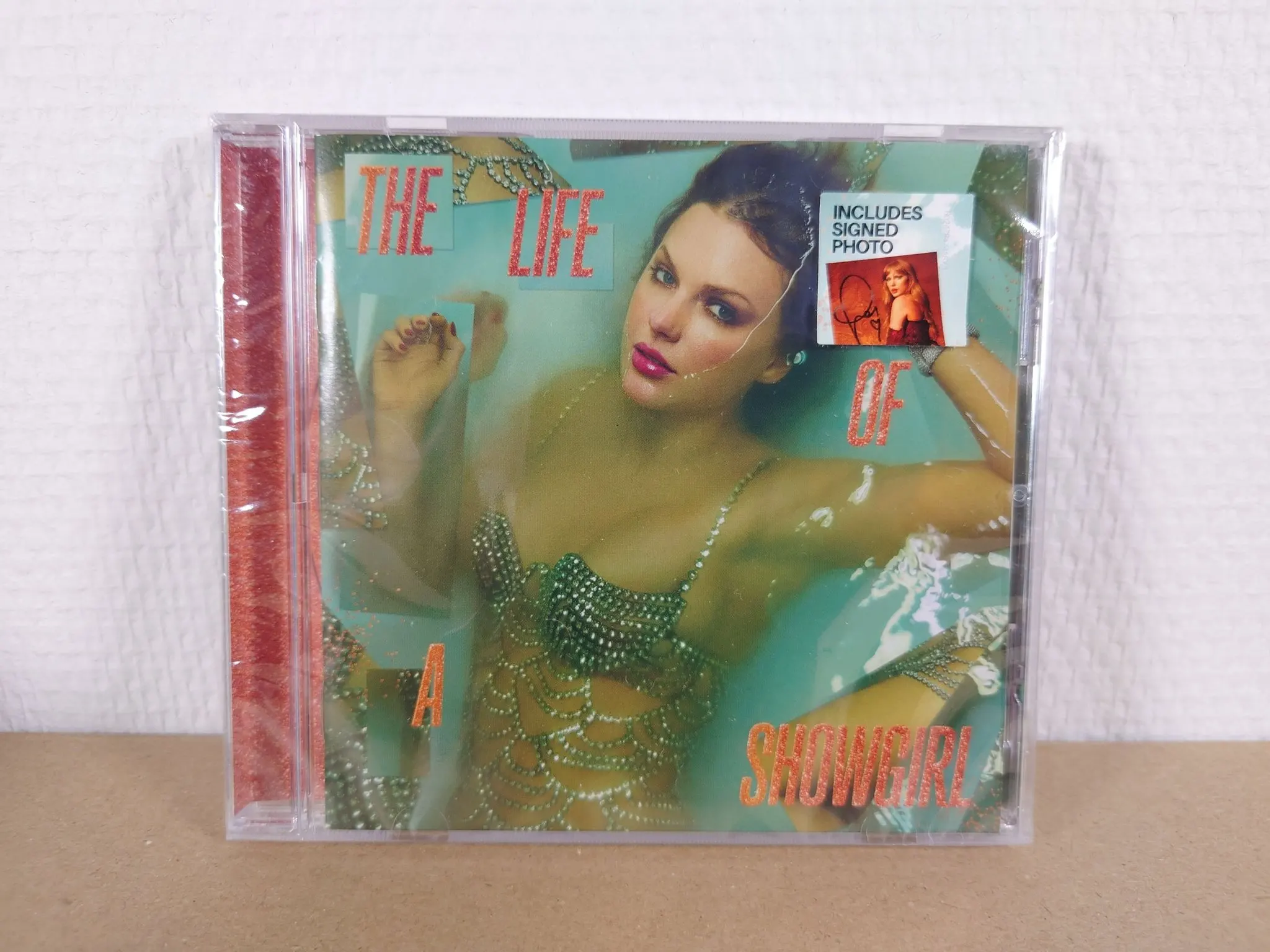 The Life of a Showgirl - CD Signerad #4 vinylskiva till salu